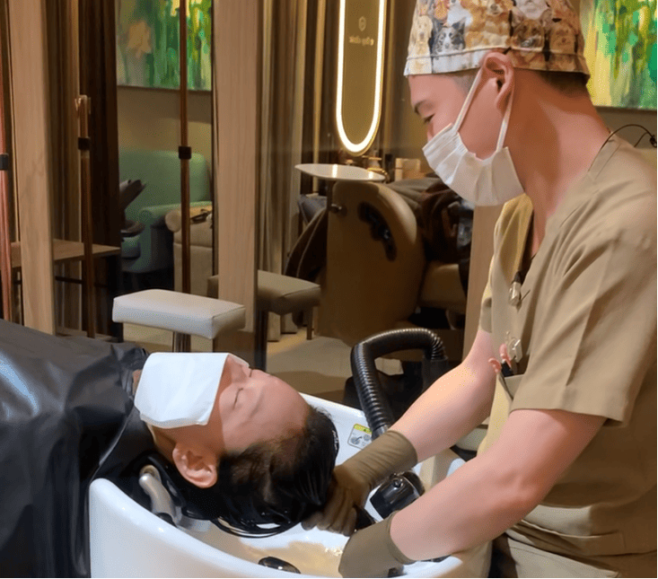 シャンプーサービスの様子